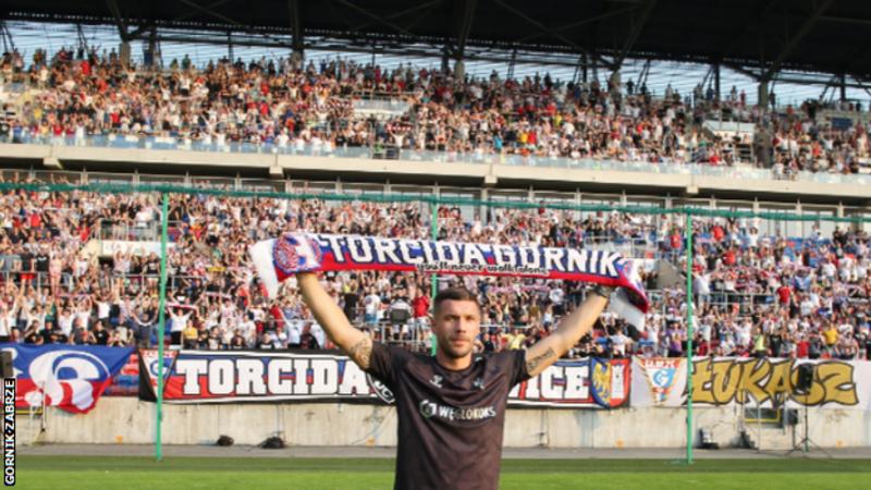 A promise to his grandma & an unprecedented welcome - Lukas Podolski finally makes his dream move