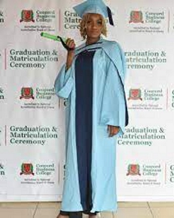 PHOTOS : Wendy Shay graduates business school with distinction
