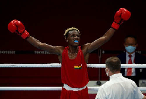 Samuel Takyi knocks out Nigerian boxer in Round 1