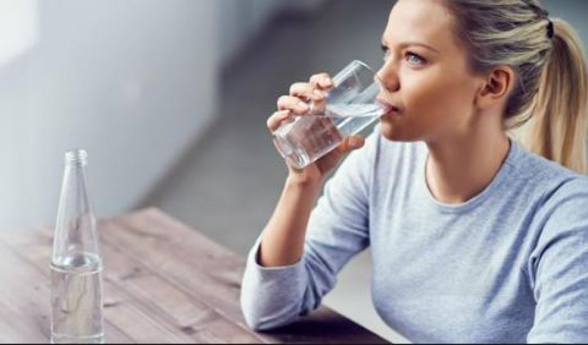 Here are several reasons why you shouldn't drink water just after eating.